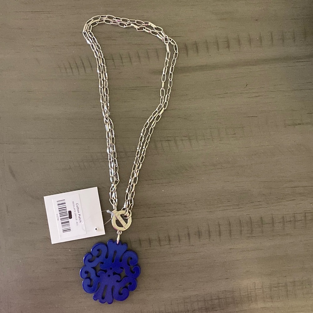 Zenii Circle Scroll Necklace